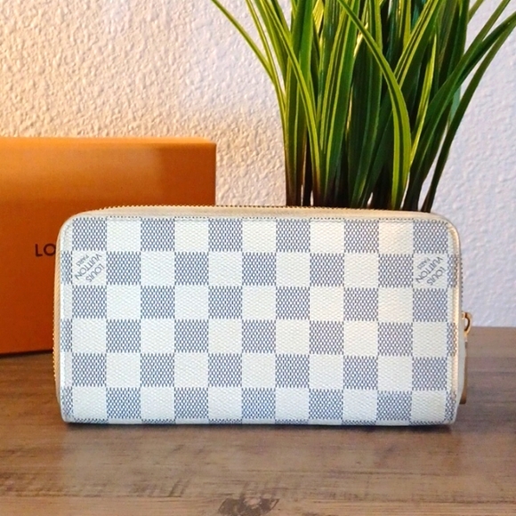 Louis Vuitton Handbags - EUC Louis Vuitton Damier Azur Zippy Wallet Long Wallet